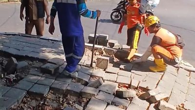 Usai Penertiban Lapak PKL, Dinas PU Makassar Benahi Trotoar dan Drainase Bulogading