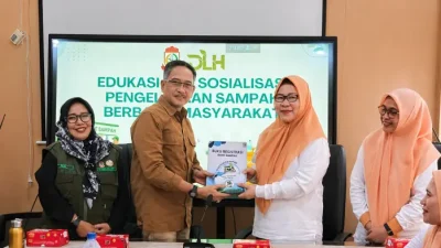 Dukung Kebijakan Pembatasan TPA Antang, DWP Distaru Makassar Edukasi Pemilahan Sampah hingga Tabungan Bank Sampah