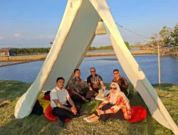 Promosikan Wisata Local via Digital, Jajaran Diskominfo Takalar Boyong Staf Berburu Sunset di Paria Lau