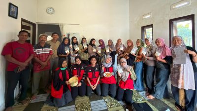 Mahasiswa KKN-T Unhas Latih Warga Desa Hulo Bone Olah Singkong Jadi Tepung Mocaf Berdaya Jual Tinggi