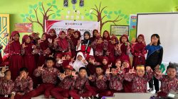 Kreatif dan Edukatif, Mahasiswa KKN-T Unhas Sulap Tutup Botol Plastik Jadi Eco Keychain di SDN 1 Rijang Panua