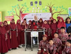 Edukasi Pemilahan Sampah Sejak Dini, Mahasiswa KKN-T Unhas Hadirkan Program PILAH CERDAS di SDN 1 Rijang Panua
