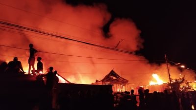 Kebakaran Dini Hari di Tallo Makassar Hanguskan 50 Rumah, Diduga Korsleting Listrik