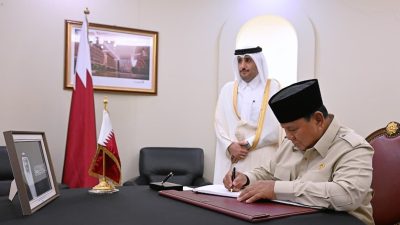 Melayat ke Kedubes Qatar, Presiden Prabowo Sampaikan Duka Cerdik atas Wafatnya Sheikh Hamad bin Khalifa Al Thani