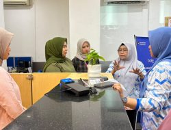 Jelang Kebijakan 1 Agustus, TP PKK, Dekranasda, dan Pokja Bunda PAUD Makassar Door to Door Edukasi Pemilahan Sampah