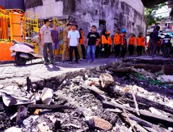 Kepala BPBD Makassar Pimpin Langsung Penyaluran Material Bangunan bagi Korban Kebakaran di Panakkukang