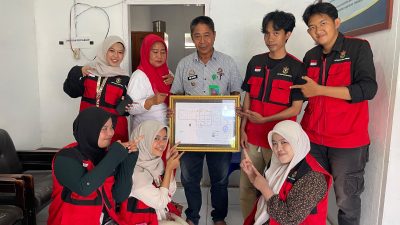 Dukung Layanan Publik, Mahasiswa Arsitektur Unhas Serahkan Denah Eksisting Kantor Lurah Batu Sidrap