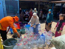Tindak Lanjut Arahan Wali Kota, BPBD Makassar Salurkan Air Bersih ke 23 Titik di 5 Kecamatan