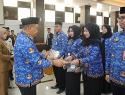 Serahkan SK 85 PNS Baru, Bupati Takalar Daeng Manye Minta Jadi Agen Perubahan