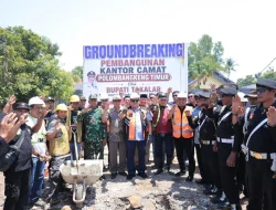 Perkuat Layanan Publik, Pj Bupati Takalar Meletakkan Batu Pertama Kantor Camat Polongbangkeng Timur