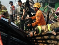 Kebakaran Hanguskan 19 Rumah di Asrama TNI Mamajang, 93 Jiwa Terdampak