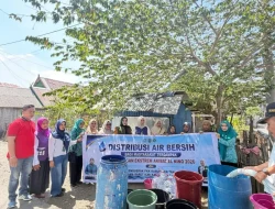 TP PKK dan BARET ICMI Takalar Pasok Air Bersih untuk Warga Cikoang Terdampak El Nino