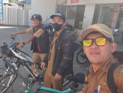 Siasati Kelangkaan BBM, Pegawai Diskominfo-SP Takalar Kompak Naik Sepeda ke Kantor