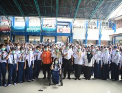 Arahan Wali Kota, Sekda Boyong SKPD Turun ke Sekolah, Bagikan Masker Cegah Dampak Kabut Asap