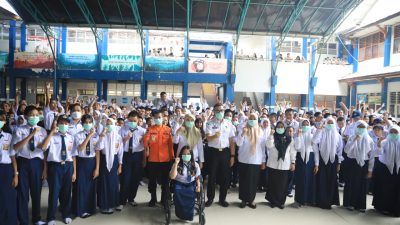 Arahan Wali Kota, Sekda Boyong SKPD Turun ke Sekolah, Bagikan Masker Cegah Dampak Kabut Asap